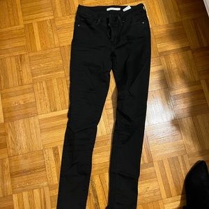 Levi’s black skinny jeans mid rise